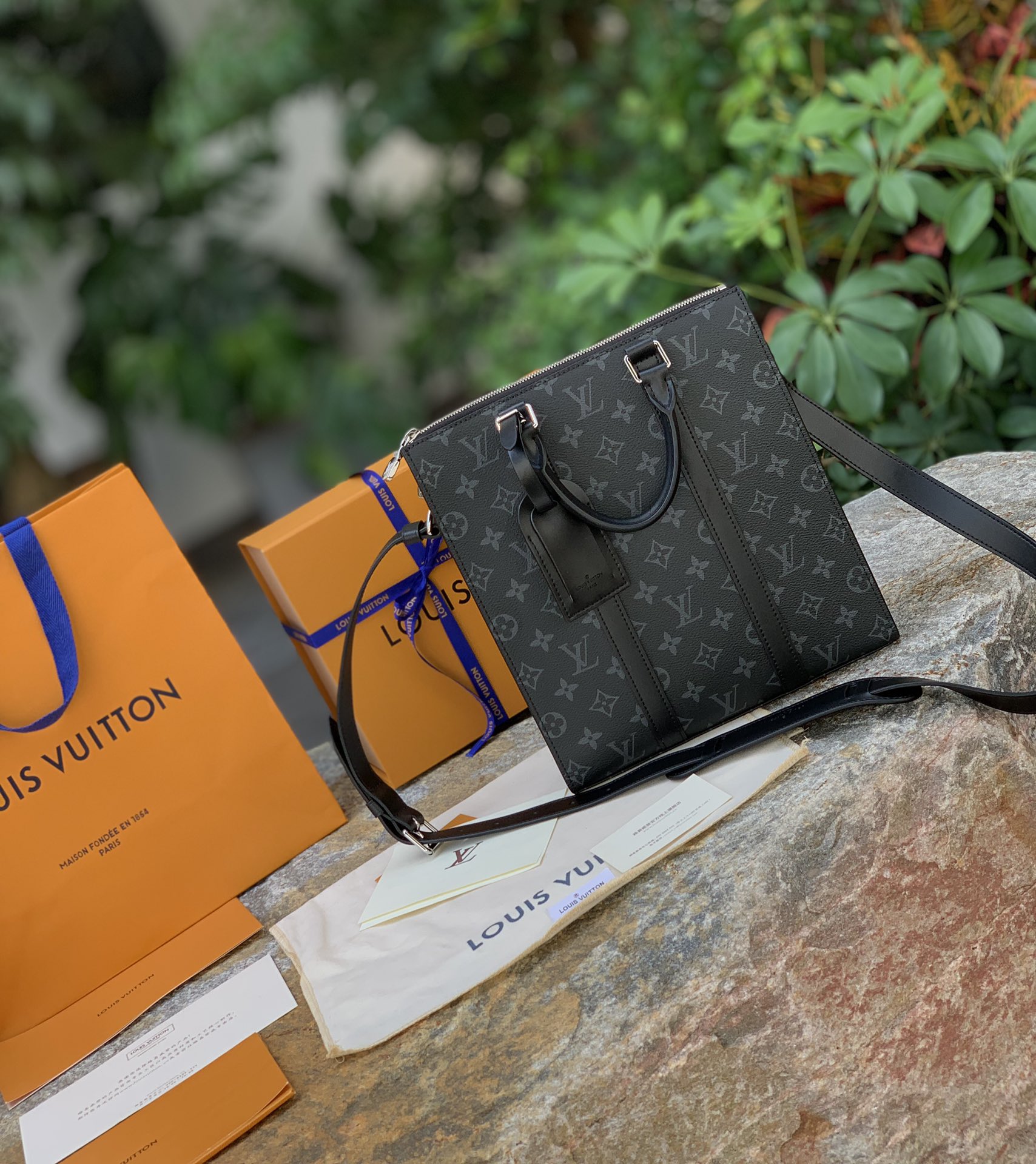 🌼 m46098尺寸26 x 28.5 x 6 CM原厂货！商务男必备的男士SAC 🌼PLAT CROS