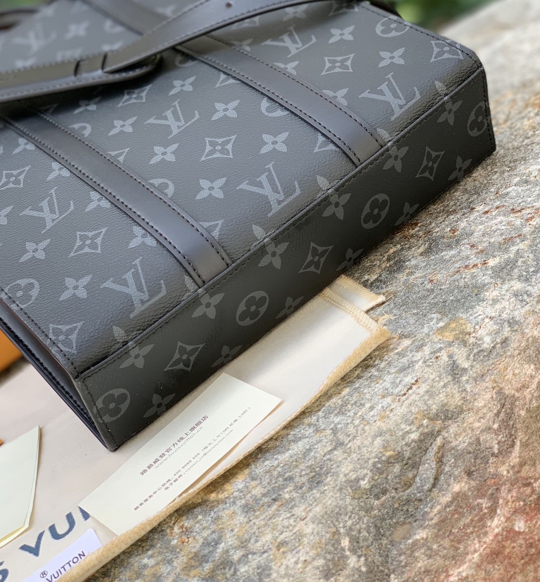 🌼 m46098尺寸26 x 28.5 x 6 CM原厂货！商务男必备的男士SAC 🌼PLAT CROS