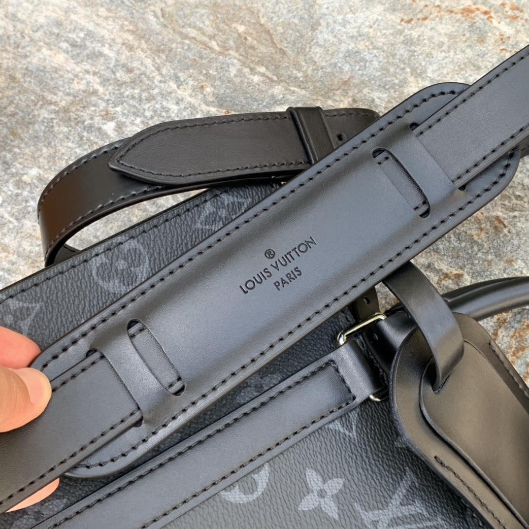 🌼 m46098尺寸26 x 28.5 x 6 CM原厂货！商务男必备的男士SAC 🌼PLAT CROS