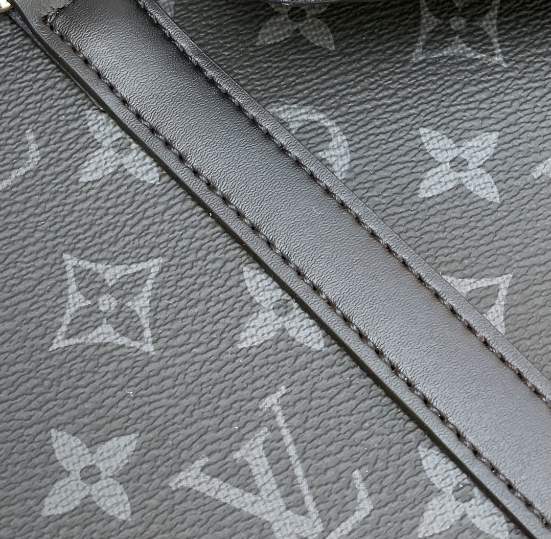 🌼 m46098尺寸26 x 28.5 x 6 CM原厂货！商务男必备的男士SAC 🌼PLAT CROS