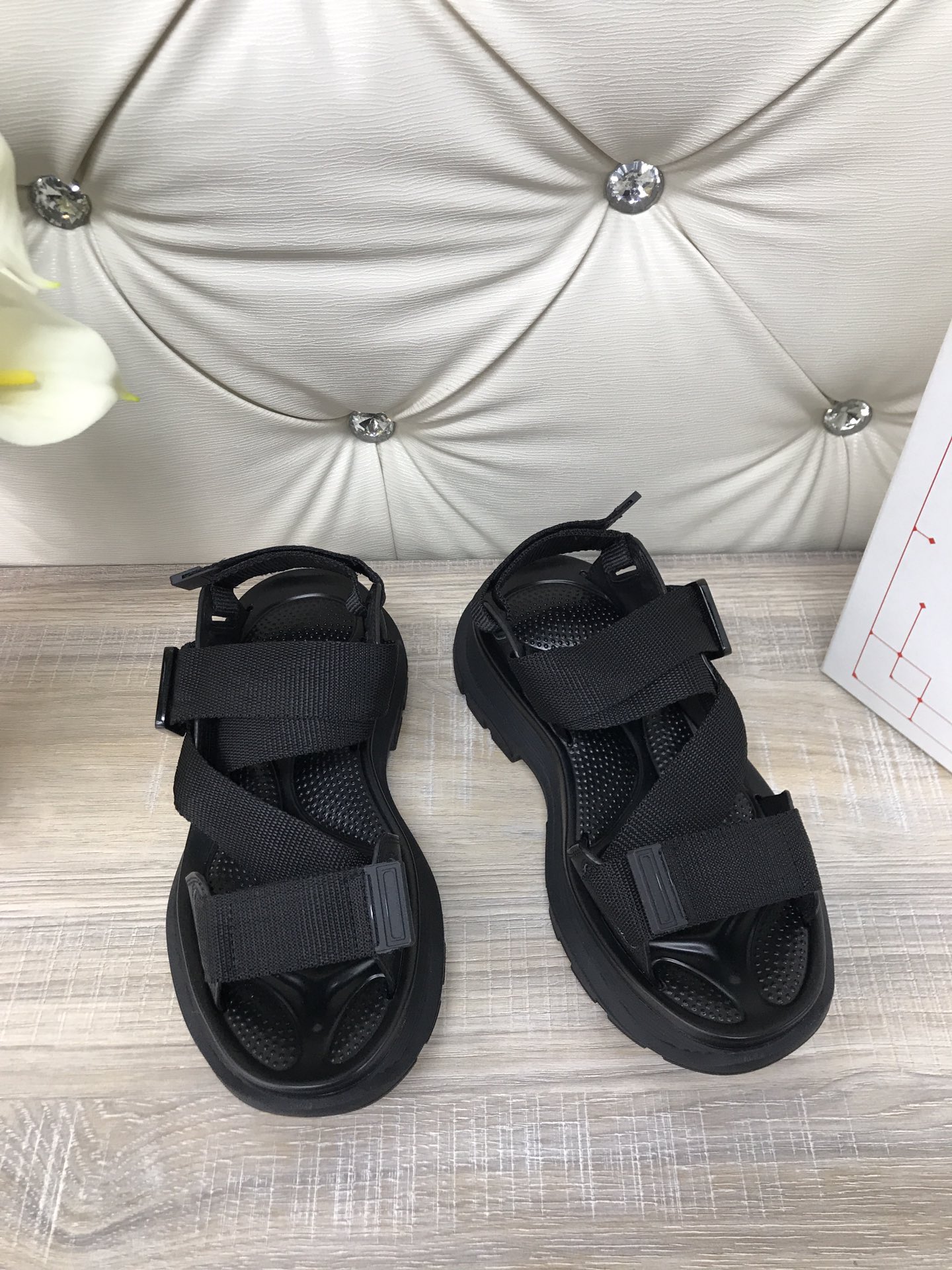 “McQuintread’s Classic Soles: Stylish Sandals for Spring 2022, Sizes 35-41”