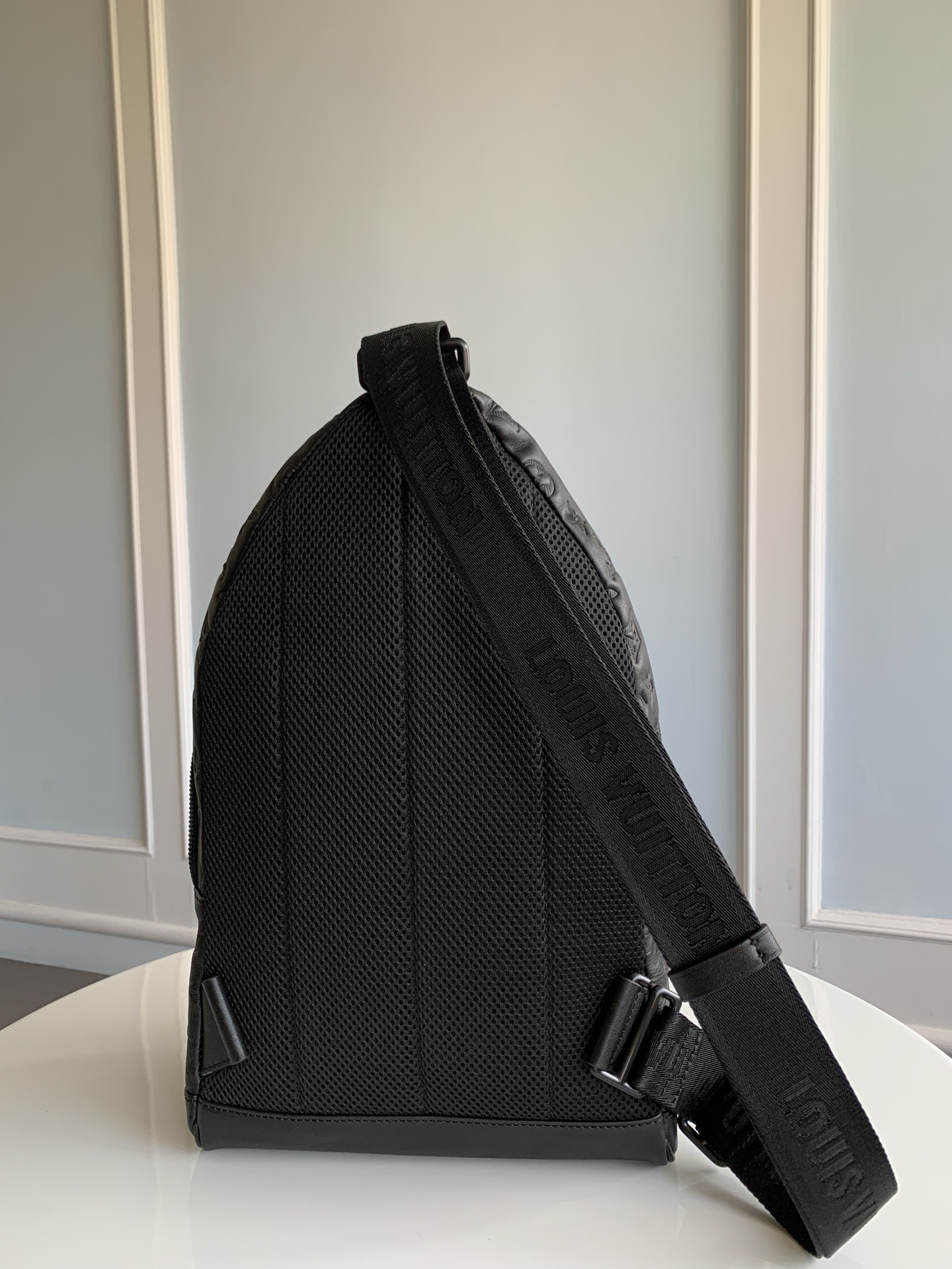 My husband's new Racer Slingbag (M46107). I'm in love with it