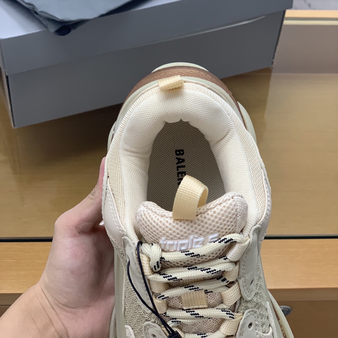 Balenciaga巴黎世家 侧帮刺绣标识男女款巴黎老爹鞋