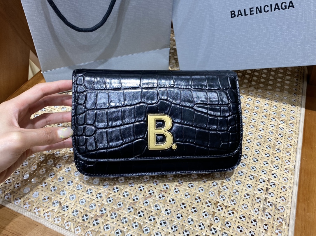 Balenciaga 𝐁. 𝘄𝗮𝗹𝗹𝗲𝘁 𝗼𝗻 𝗰𝗵𝗮𝗶𝗻 19.5CM BAG 593615鳄鱼纹黑色金扣