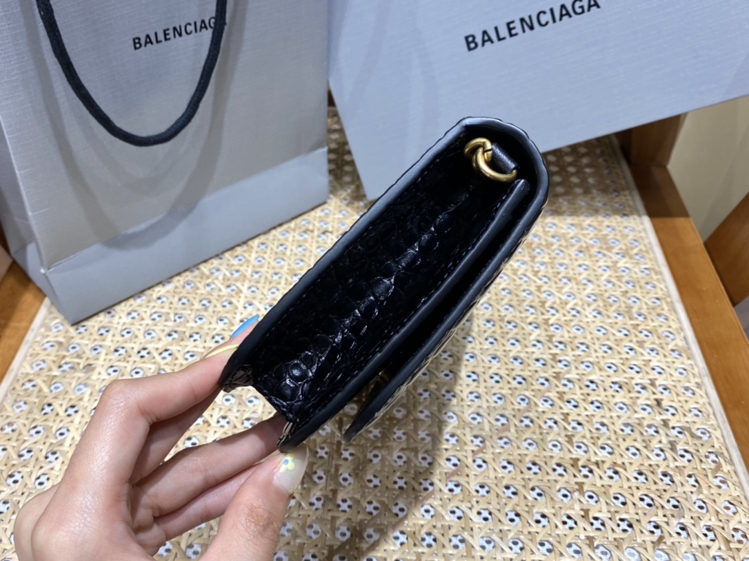 Balenciaga 𝐁. 𝘄𝗮𝗹𝗹𝗲𝘁 𝗼𝗻 𝗰𝗵𝗮𝗶𝗻 19.5CM BAG 593615鳄鱼纹黑色金扣