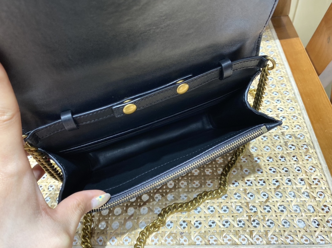 Balenciaga 𝐁. 𝘄𝗮𝗹𝗹𝗲𝘁 𝗼𝗻 𝗰𝗵𝗮𝗶𝗻 19.5CM BAG 593615鳄鱼纹黑色金扣