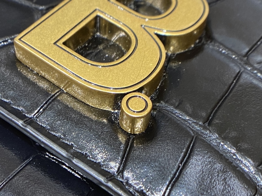 Balenciaga 𝐁. 𝘄𝗮𝗹𝗹𝗲𝘁 𝗼𝗻 𝗰𝗵𝗮𝗶𝗻 19.5CM BAG 593615鳄鱼纹黑色金扣