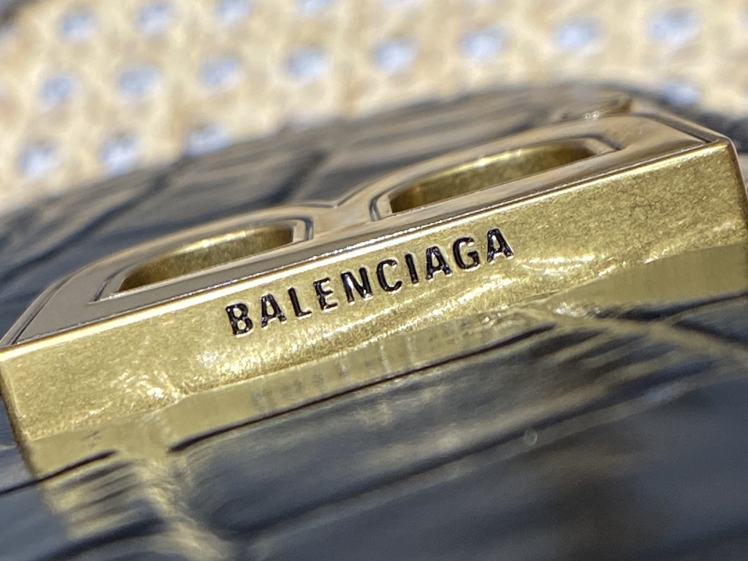 Balenciaga 𝐁. 𝘄𝗮𝗹𝗹𝗲𝘁 𝗼𝗻 𝗰𝗵𝗮𝗶𝗻 19.5CM BAG 593615鳄鱼纹黑色金扣