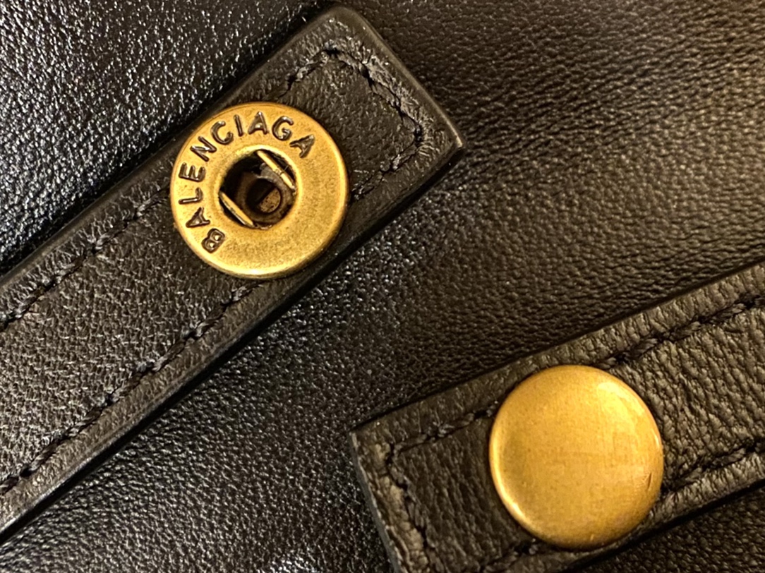 Balenciaga 𝐁. 𝘄𝗮𝗹𝗹𝗲𝘁 𝗼𝗻 𝗰𝗵𝗮𝗶𝗻 19.5CM BAG 593615鳄鱼纹黑色金扣