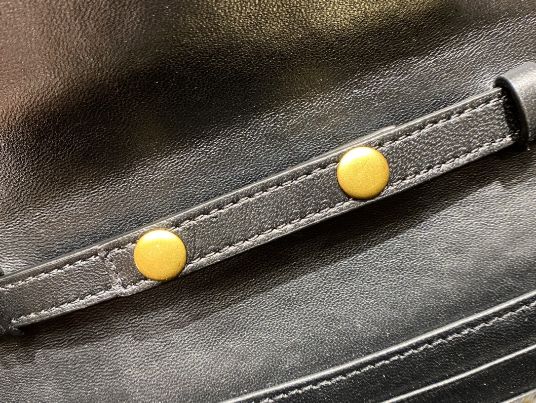 Balenciaga 𝐁. 𝘄𝗮𝗹𝗹𝗲𝘁 𝗼𝗻 𝗰𝗵𝗮𝗶𝗻 19.5CM BAG 593615鳄鱼纹黑色金扣