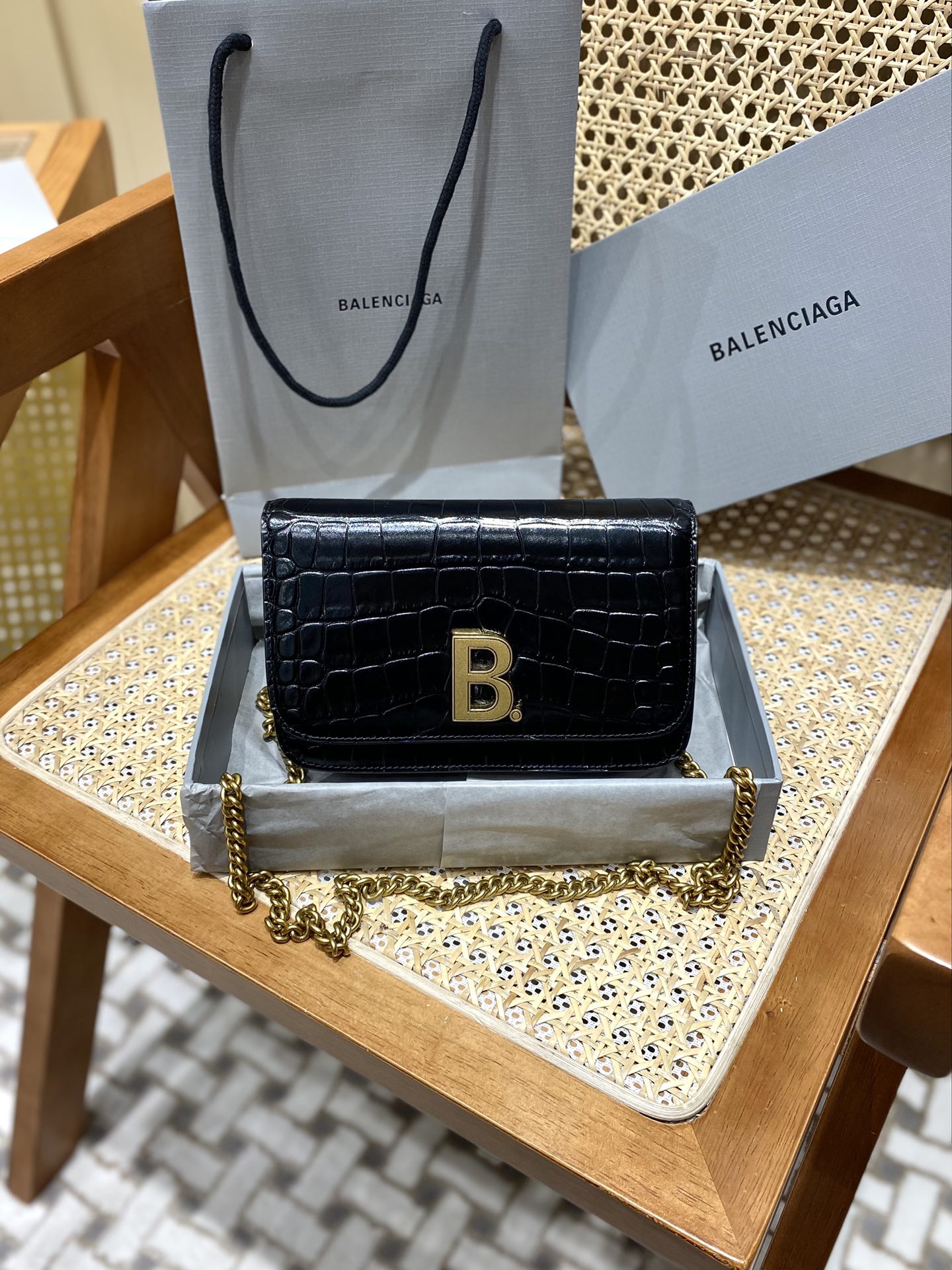 Balenciaga 𝐁. 𝘄𝗮𝗹𝗹𝗲𝘁 𝗼𝗻 𝗰𝗵𝗮𝗶𝗻 19.5CM BAG 593615鳄鱼纹黑色金扣