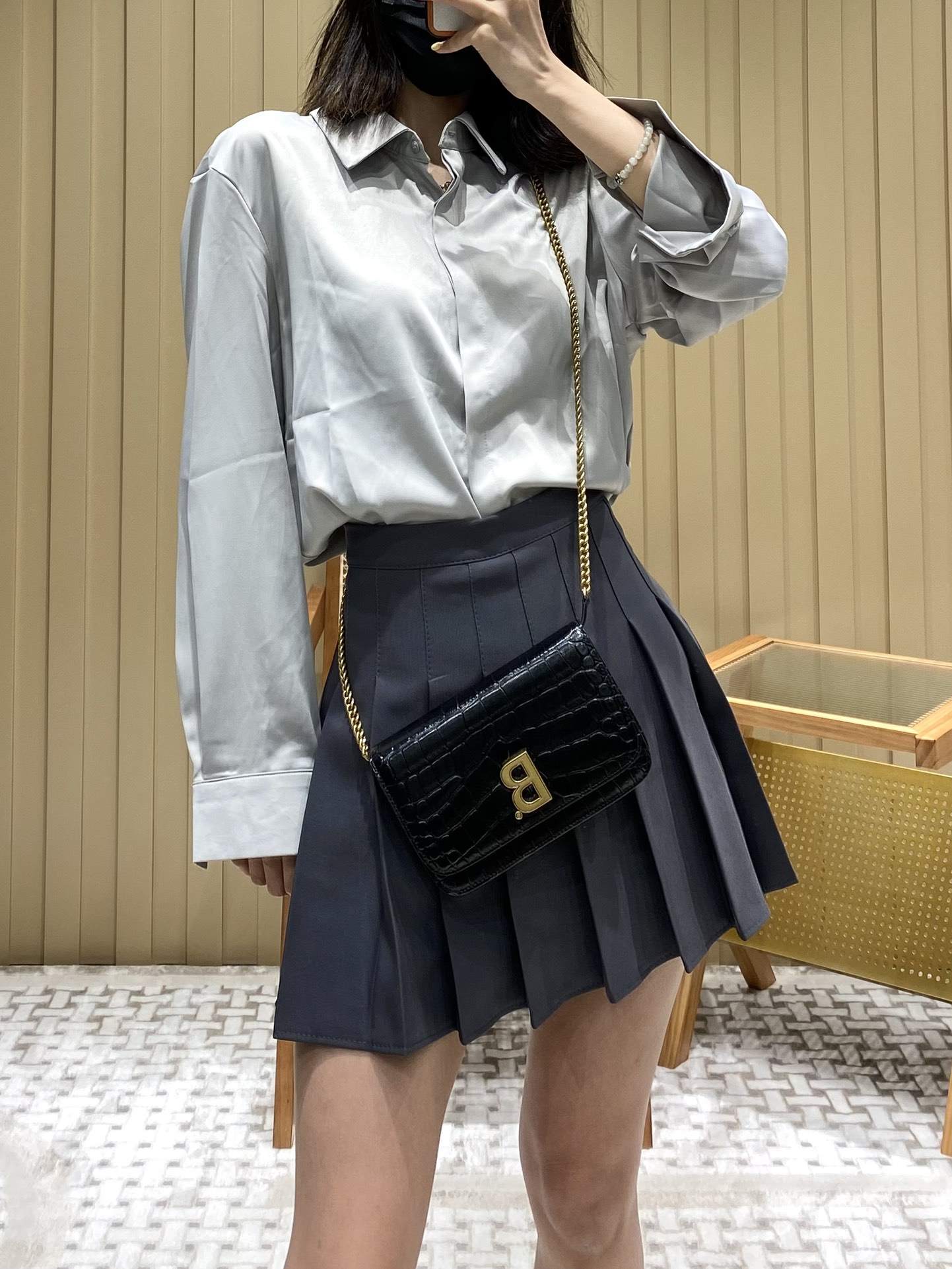 Balenciaga 𝐁. 𝘄𝗮𝗹𝗹𝗲𝘁 𝗼𝗻 𝗰𝗵𝗮𝗶𝗻 19.5CM BAG 593615鳄鱼纹黑色金扣