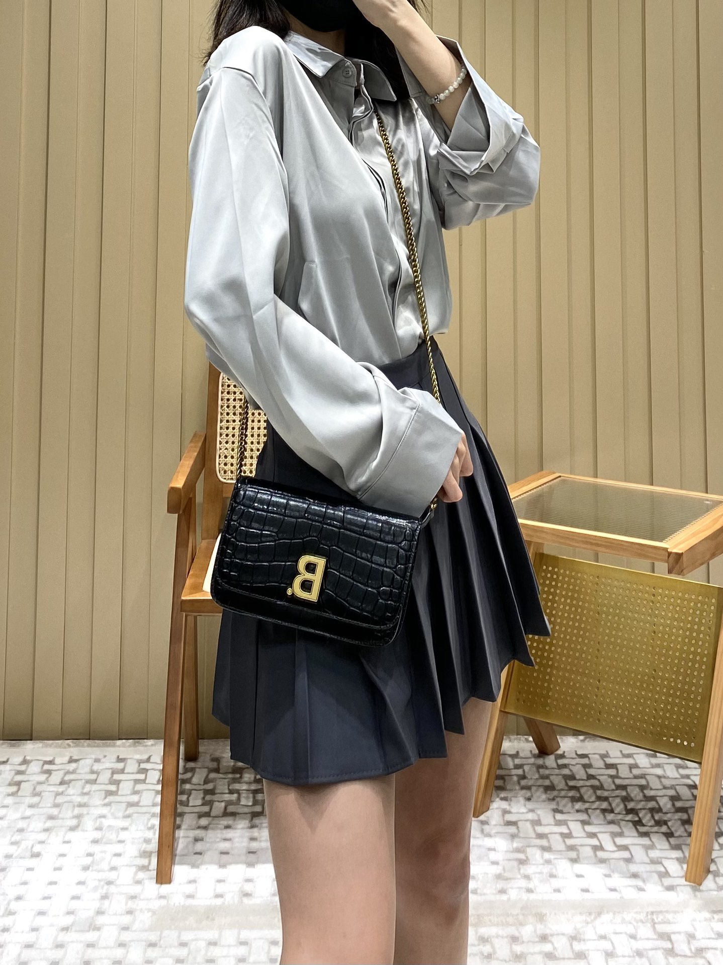 Balenciaga 𝐁. 𝘄𝗮𝗹𝗹𝗲𝘁 𝗼𝗻 𝗰𝗵𝗮𝗶𝗻 19.5CM BAG 593615鳄鱼纹黑色金扣