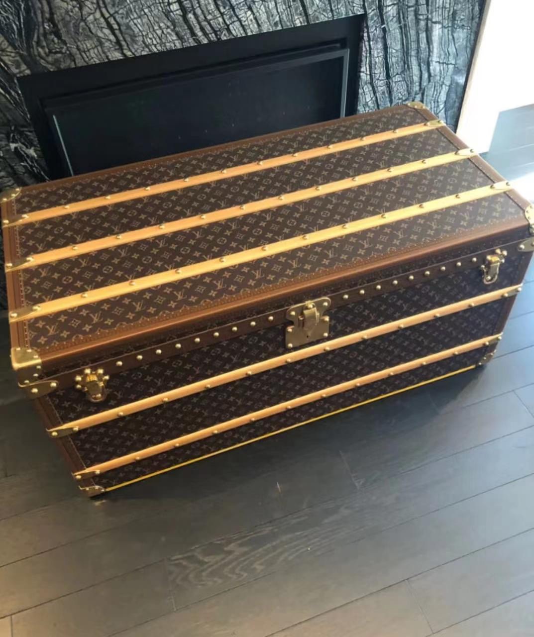 NO:617257,The biggest advantage of Lvpai's hard suitcases, coffee tables, furniture, dressing cabinets, storage boxes, and living room decorations is that they maintain their value and also increase in value!  A century-old heritage brand!  As a high-end luxury brand in the country, the counters all start at 300,000 yuan, and you still need to wait a year for customization. We don’t need to wait for a long time or a few days to get it. You deserve it!  ,Hard case, coffee table, living room decorations. Standard size - 55-48cm. Special sizes can be customized. Colors are classic and presbyopic. Other colors can be private messaged to customer service. Graffiti colors are also available. Size 53*53*50 (length*width*height),,louis vuitton19860909驴牌保值还传承的硬箱,茶几,家具,化妆柜,收纳箱,客厅摆件,最大的优点就是保值,还升值！ 百年传承品牌！ 作为国民超高的奢侈品大牌,专柜都是30w起步的,并且定制还需要等一年,我们这里不需要等很久几天时间就可以, 你值得拥有！,硬箱,茶几,客厅摆件 尺寸尺寸标准-55-48cm 特殊尺寸可以定制 颜色颜色经典老花 其他色私信客服 还可以涂鸦颜色 尺寸53*53*50（长*宽*高）,,louis vuitton,luggage