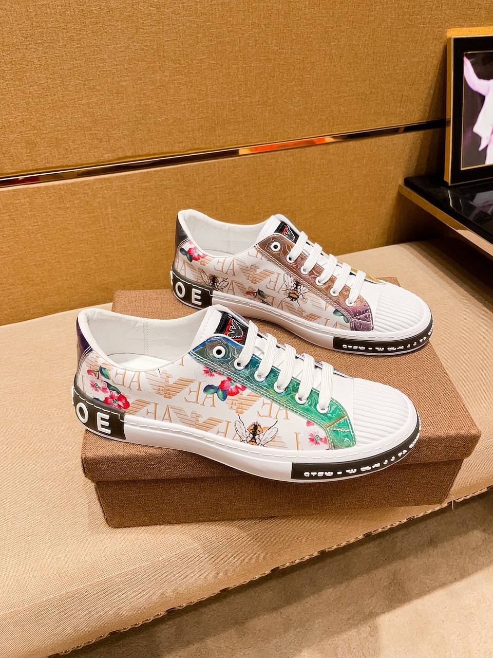 I5   阿玛尼 男鞋高端品牌 官网1：1最新力作：鞋面采用意大利进口头层牛皮搭配舒适透气内里➕原版防滑耐磨大底制作 ，让行走更加便捷舒适，惊世之作，与官方的质量相比美的1：1复刻[色]打造时尚个性衬托你的与众不同潮男必备!经典