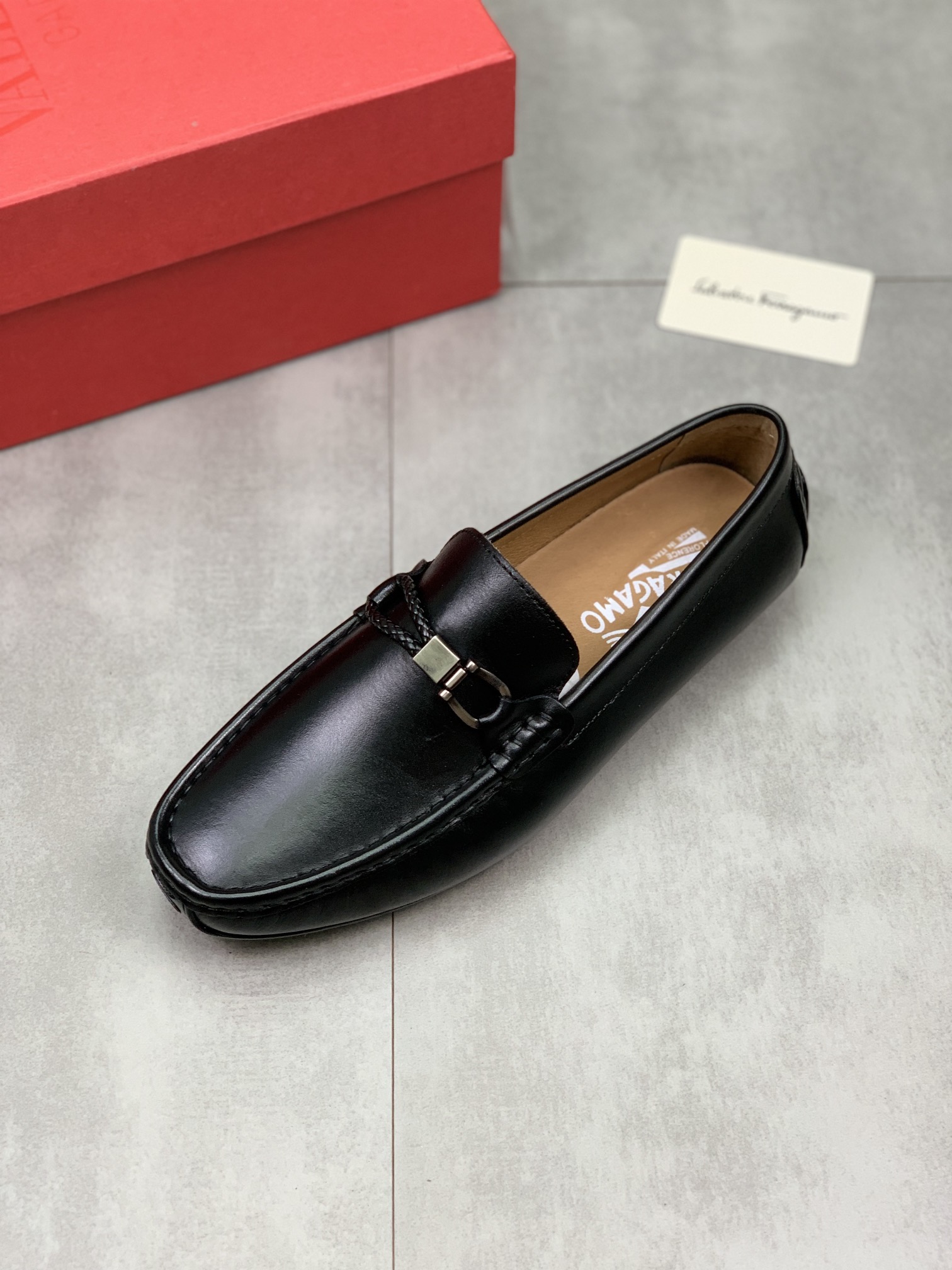 I0 菲拉格慕专柜豆豆鞋，鞋面采用优质牛皮，时尚潮流，意大利🇮🇹进口头层奢华猪皮内里，原版金属扣件，原版全橡胶防滑耐磨大底上脚超赞百搭系列真材实料，实物比图片好看，