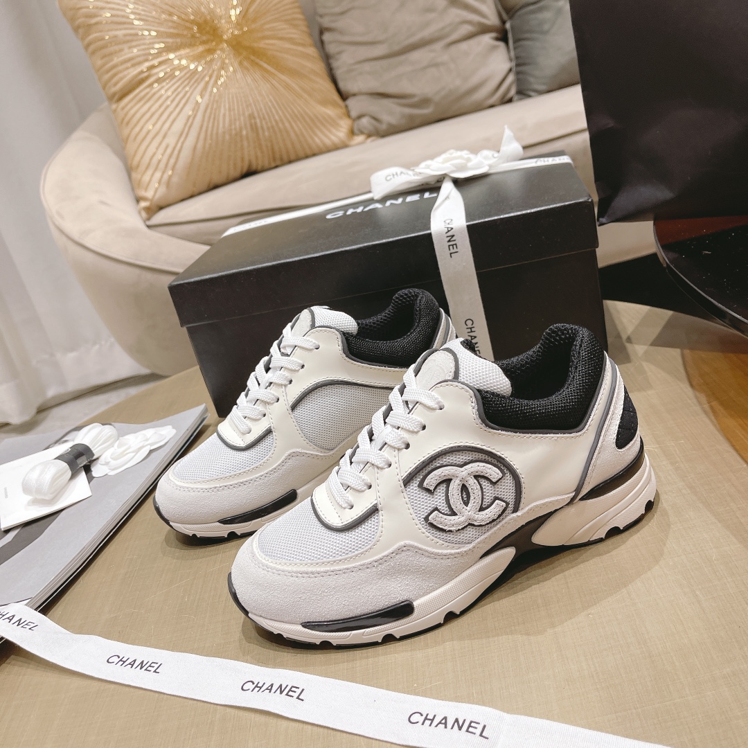 NO:483938,Popular sports shoes Xiaoxiang C homess latest and beautiful casual sneakers Absolute YYDS Super beautiful latest color matching Side three-dimensional logo Upper: suede mesh cowhide Original 1:1 combination sole 35-41 five-color outline, casual shoes/sports shoes, chanel, sneakers, cowhide, chamois leather19860909爆款运动鞋 小香C家ss最新绝美休闲运动鞋 绝对YYDS 超美的最新配色 侧面立体Logo 鞋面:麂皮网面牛皮拼接 原版1:1组合大底 35-41五色出,休闲鞋/运动鞋,chanel,sneakers,cowhide,chamois leather,Women's Shoes