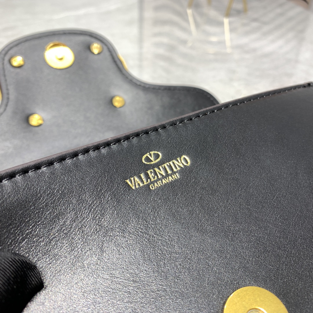 【520甄选】VALENTINO华家 女士MINILOCO 小牛皮新品 金属链条和细腻皮革组成别致双提柄,还可拆除变身手 【520甄选】VALENTINO华家 女士MINILOCO 小牛皮新品 金属链条和细腻皮革组成别致双提柄,还可拆除变身手