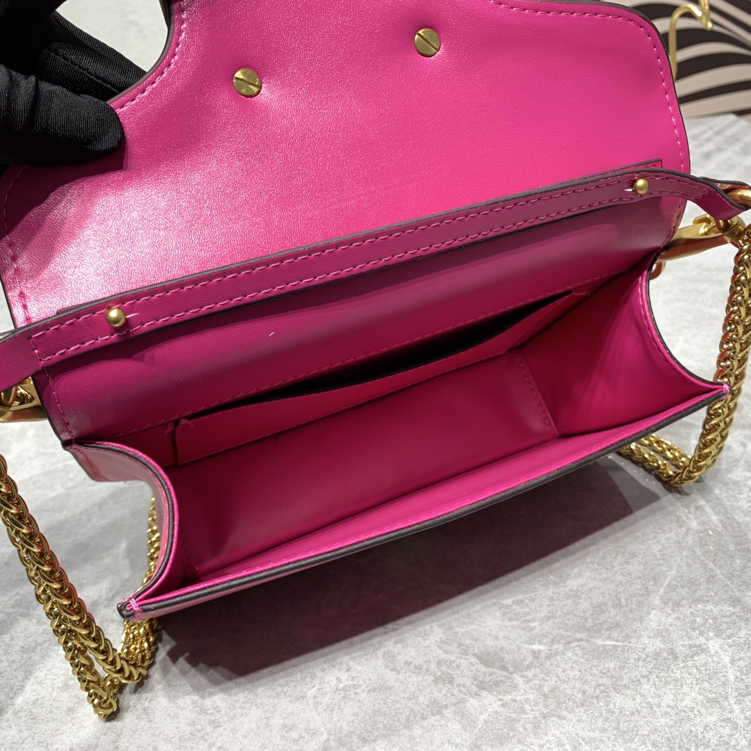 【520甄选】VALENTINO华家 女士MINILOCO 小牛皮新品 金属链条和细腻皮革组成别致双提柄,还可拆除变身手 【520甄选】VALENTINO华家 女士MINILOCO 小牛皮新品 金属链条和细腻皮革组成别致双提柄,还可拆除变身手