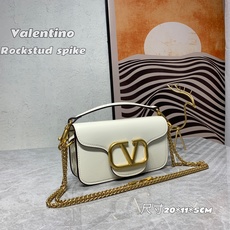 【520甄选】VALENTINO华家 女士MINILOCO 小牛皮新品 金属链条和细腻皮革组成别致双提柄,还可拆除变身手 【520甄选】VALENTINO华家 女士MINILOCO 小牛皮新品 金属链条和细腻皮革组成别致双提柄,还可拆除变身手