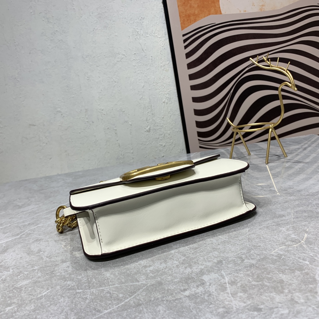 【520甄选】VALENTINO华家 女士MINILOCO 小牛皮新品 金属链条和细腻皮革组成别致双提柄,还可拆除变身手 【520甄选】VALENTINO华家 女士MINILOCO 小牛皮新品 金属链条和细腻皮革组成别致双提柄,还可拆除变身手