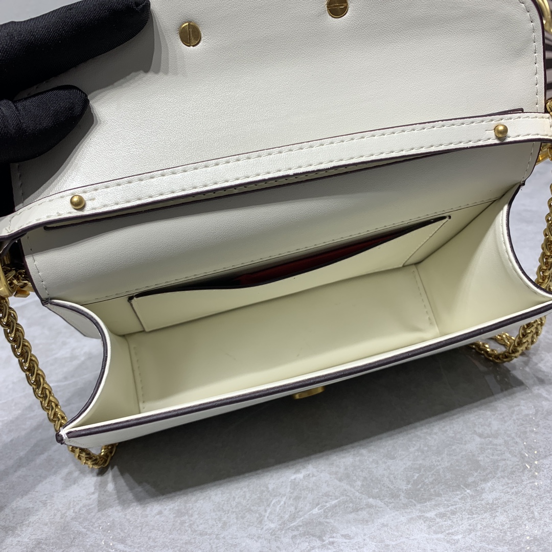 【520甄选】VALENTINO华家 女士MINILOCO 小牛皮新品 金属链条和细腻皮革组成别致双提柄,还可拆除变身手 【520甄选】VALENTINO华家 女士MINILOCO 小牛皮新品 金属链条和细腻皮革组成别致双提柄,还可拆除变身手