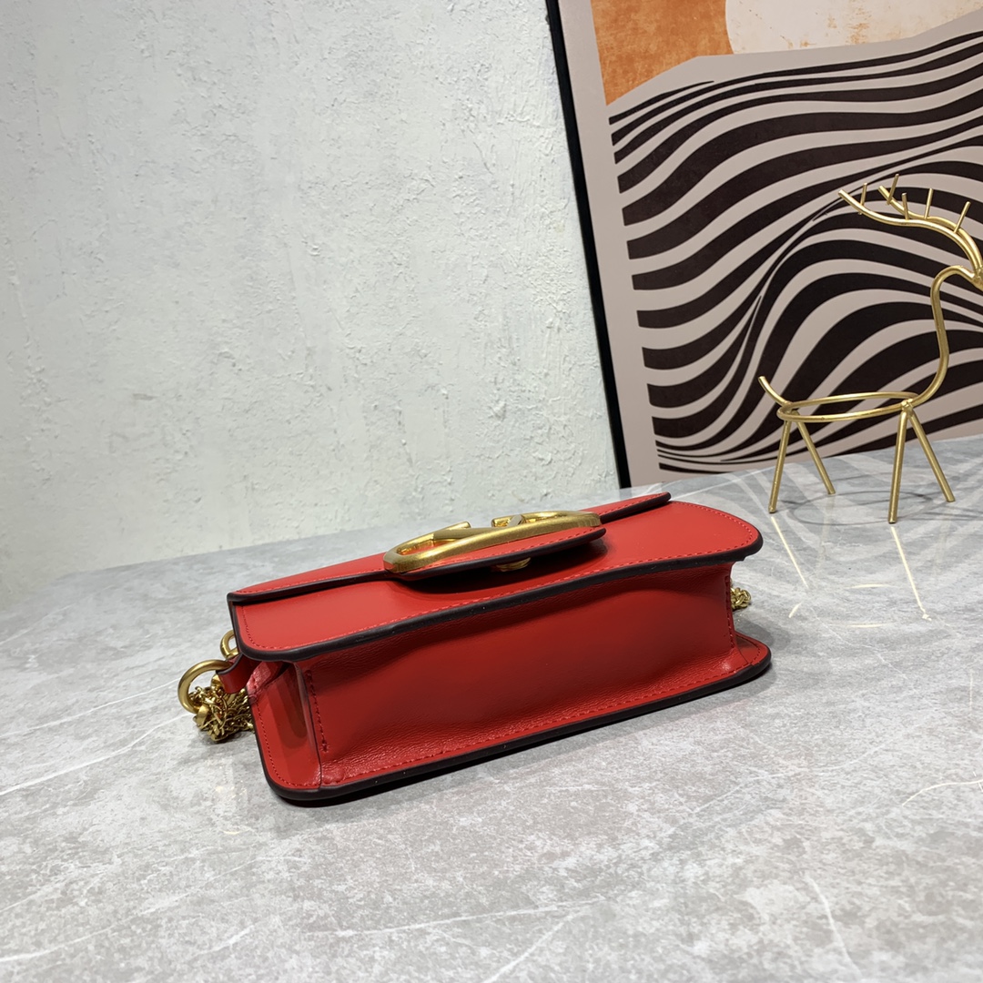 【520甄选】VALENTINO华家 女士MINILOCO 小牛皮新品 金属链条和细腻皮革组成别致双提柄，还可拆除变身手