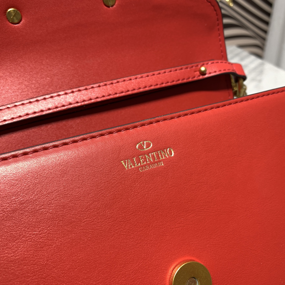 【520甄选】VALENTINO华家 女士MINILOCO 小牛皮新品 金属链条和细腻皮革组成别致双提柄，还可拆除变身手