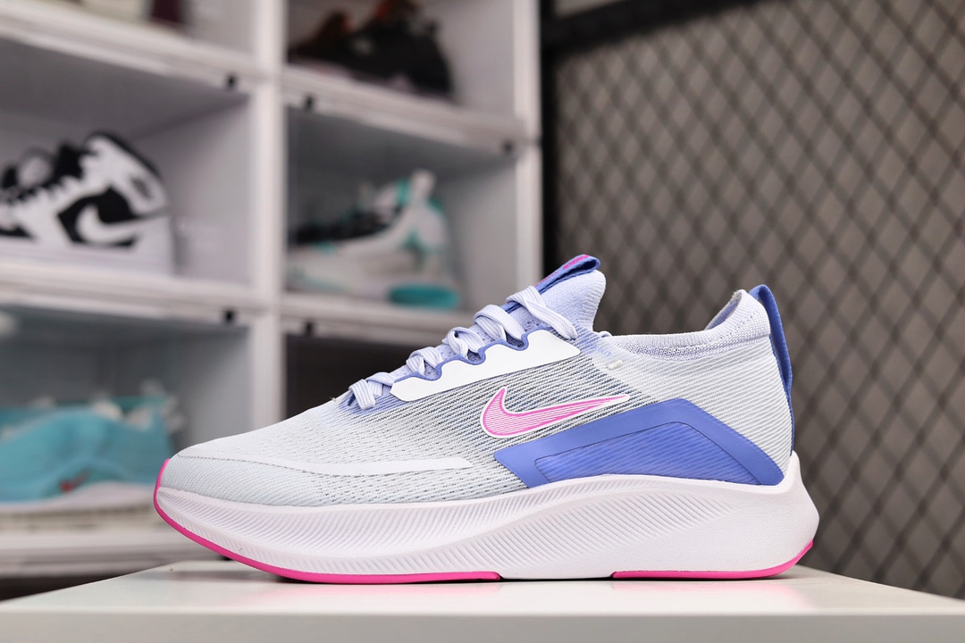H5 NK Zoom Fly 4 女鞋 超弹碳板跑步鞋 CT H5 1-003 鞋款搭载 Flyknit 材料 出众弹性 易于穿脱。采用React技术 轻盈耐穿泡绵打造,铸就出众回弹的顺畅迈步体验。结合内置碳纤维板,塑就柔韧灵活的迈步体验×344BX鞋码：36 36.5 37.5 38 38.5 39 40