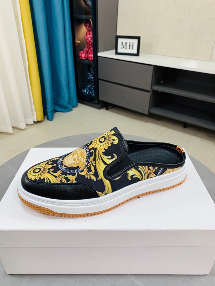 I0  VERSACE范思哲～独特现代风运动鞋。专柜代购🏃休闲半拖😍牛皮打印➕吸汗真皮内里拒绝脱色磨脚鞋底：原厂特供原版底，超舒服耐磨防滑原版底，