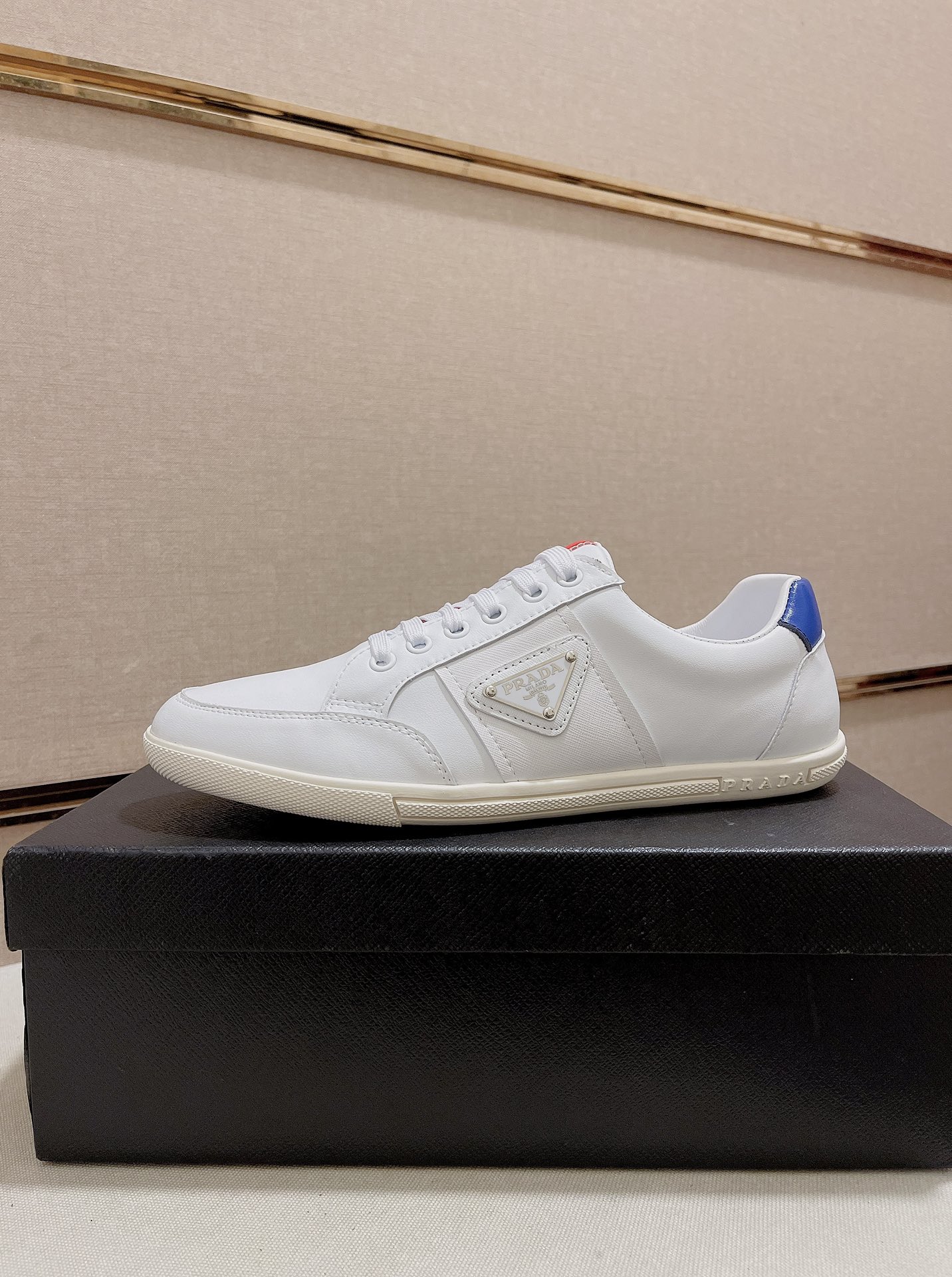 I5 普拉达官网最🎁🎁休闲时尚男鞋👟，爆款💥版型简洁大气，潮男专属.独有的官网最新品牌元素元素👑古奇原版装饰，时尚又大方，面料原版牛皮✅透气内里，官网指定耐磨休闲大底，专柜经典款实物拍摄🎬38-44