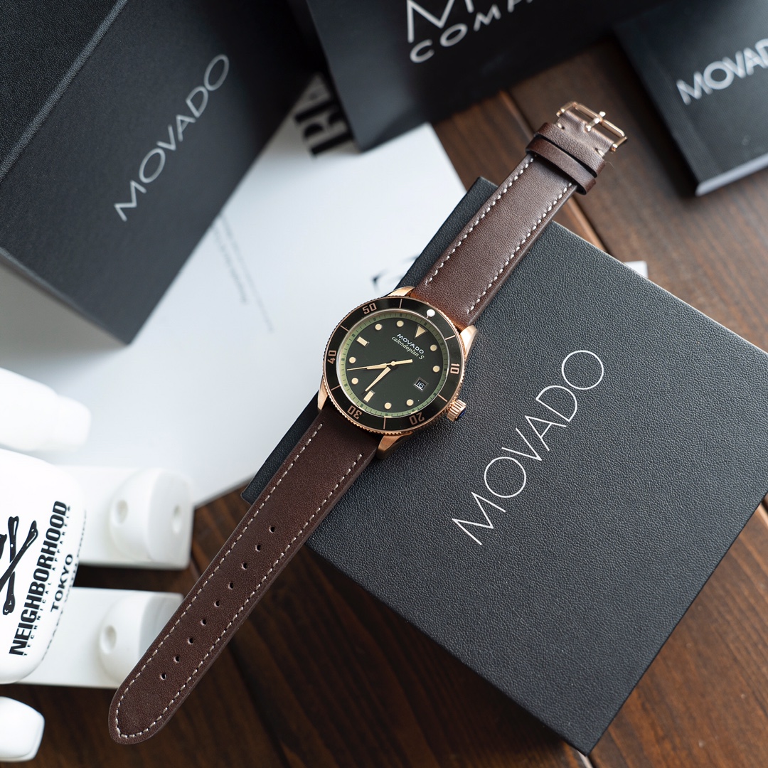 Часы Movado