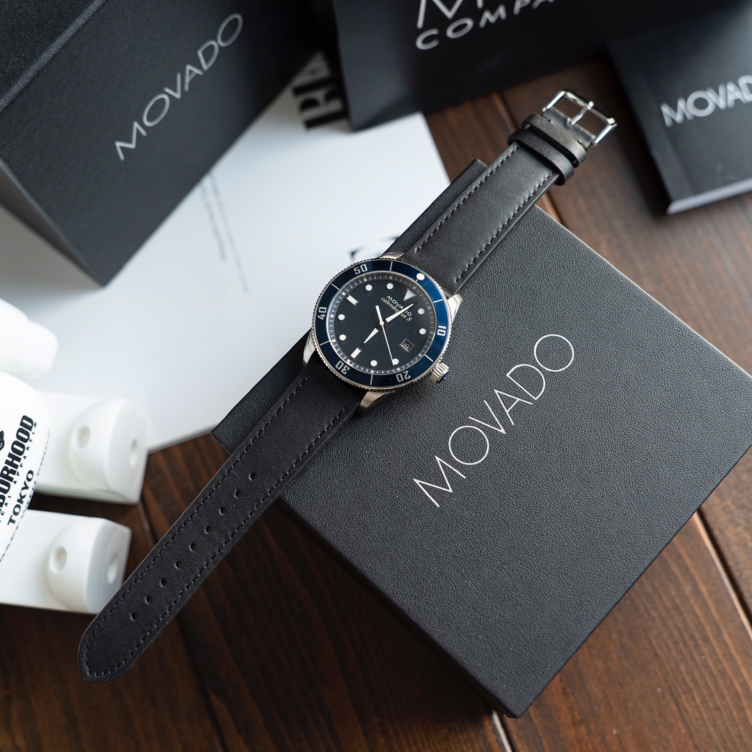 Часы Movado