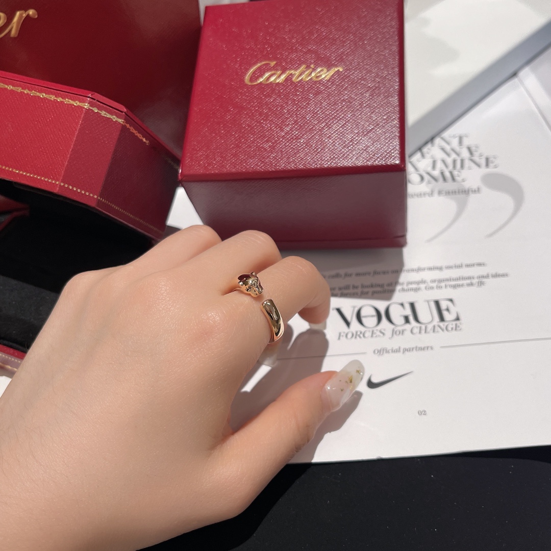 NO:677861,RR059# light gold leopard head mini ring. The cheetah series is the iconic animal of Cartier. It is not high-profile when worn in daily life. Retro and exquisite. Lively eyes. Imported tsavorite garnet zircon. Thickly plated 18k rose gold. US size 6 7 8, ring, Cartier high-end jewelry.19860909RR059#光金豹头迷你戒指 猎豹系列作为卡家标志性动物 平时佩戴也不高调 复古而精致 活灵活现的眼睛 进口沙弗石石榴锆石 厚镀18k玫瑰金 美码 6 7 8,,ring,卡迪亚高端饰品,Jewelry