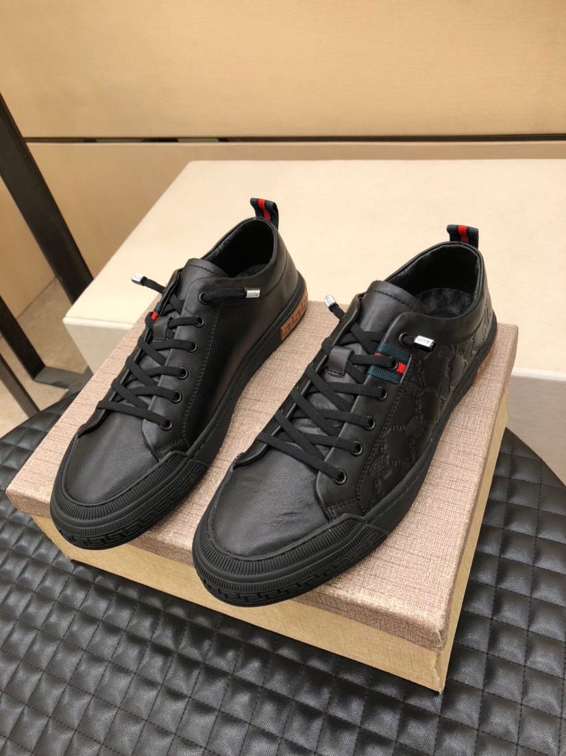 I0  范思哲休闲鞋，透气舒适，行走方便，潮男百搭之款，鞋面顶级进口专属牛皮压纹图案➕真皮内里➕橡胶耐磨大底 超级舒服。