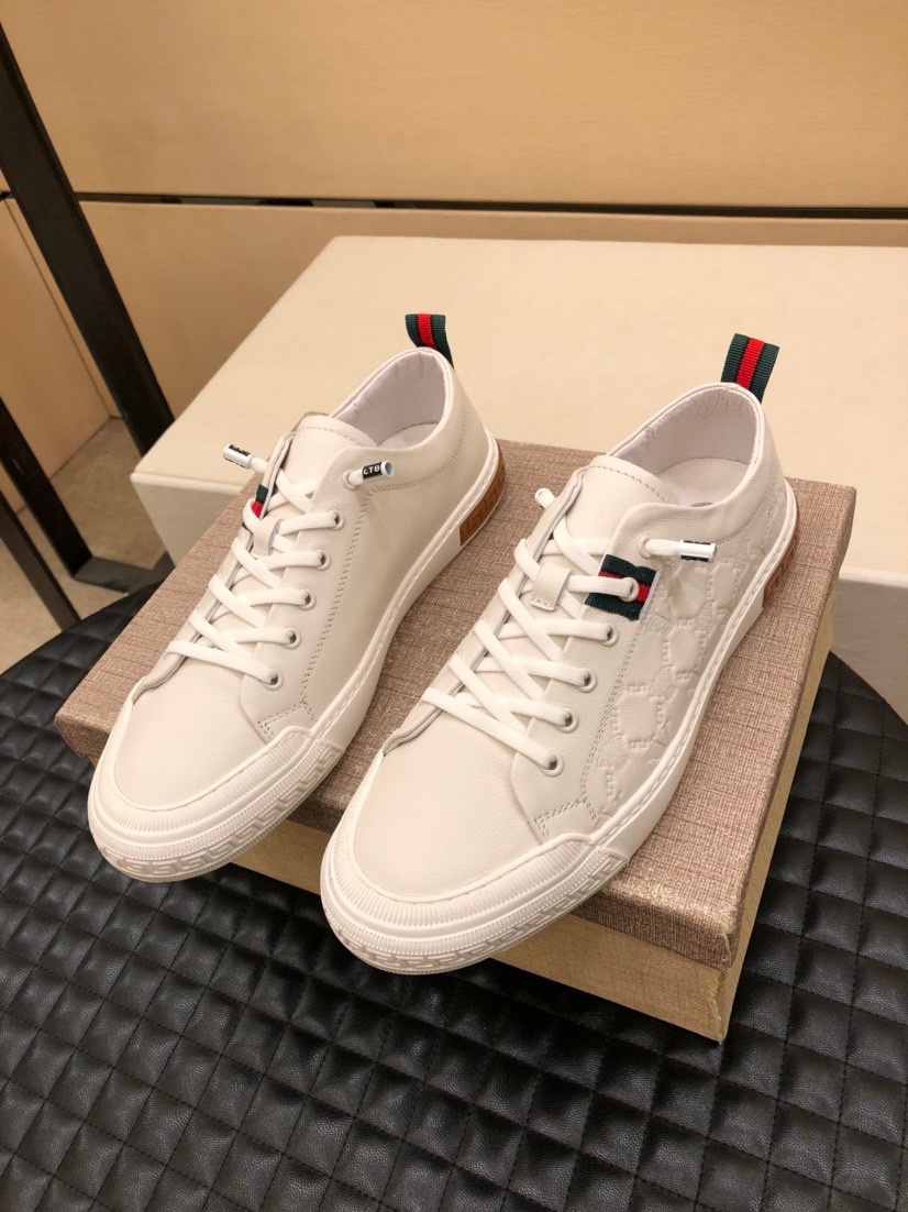 I0  范思哲休闲鞋，透气舒适，行走方便，潮男百搭之款，鞋面顶级进口专属牛皮压纹图案➕真皮内里➕橡胶耐磨大底 超级舒服。