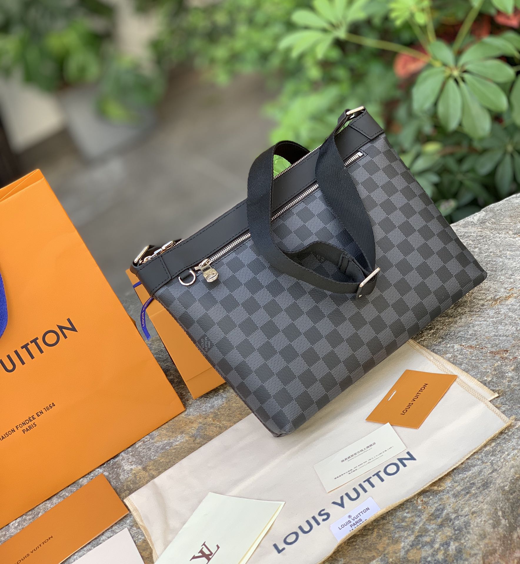 非市场普通货 进口皮料半钢五金 m40003尺寸33 x 25.5 x 9 CM百分百原厂渠道！商务男士