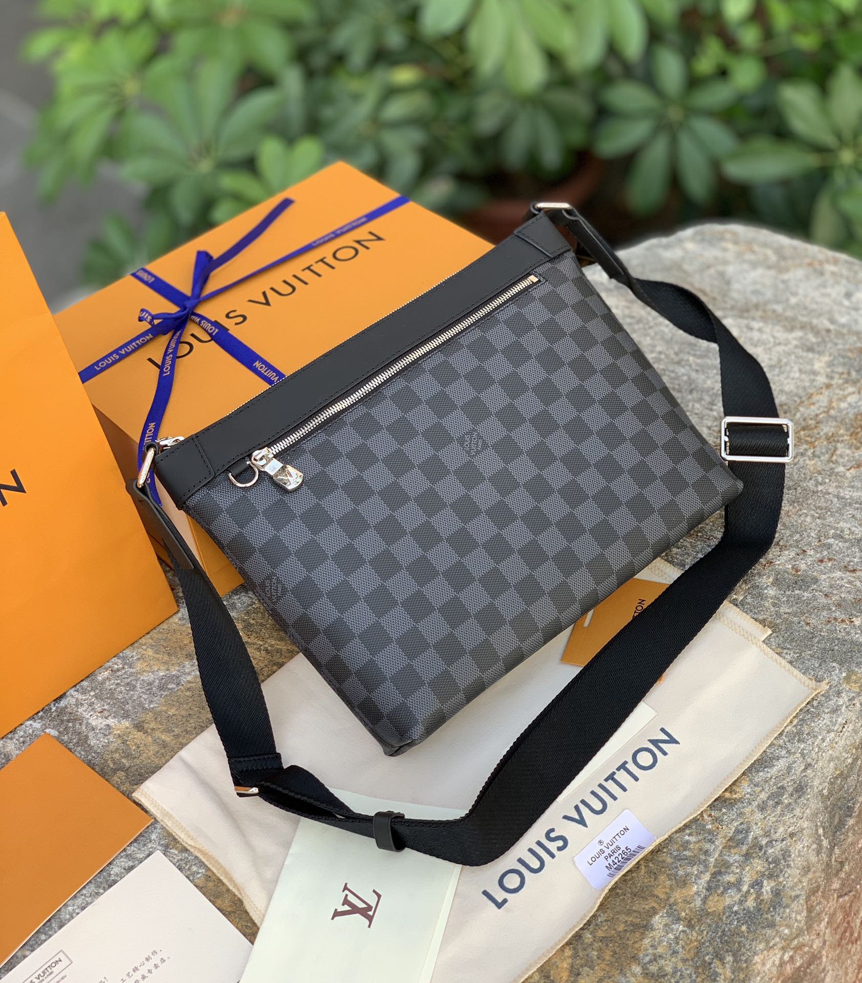 非市场普通货 进口皮料半钢五金 m40003尺寸33 x 25.5 x 9 CM百分百原厂渠道！商务男士