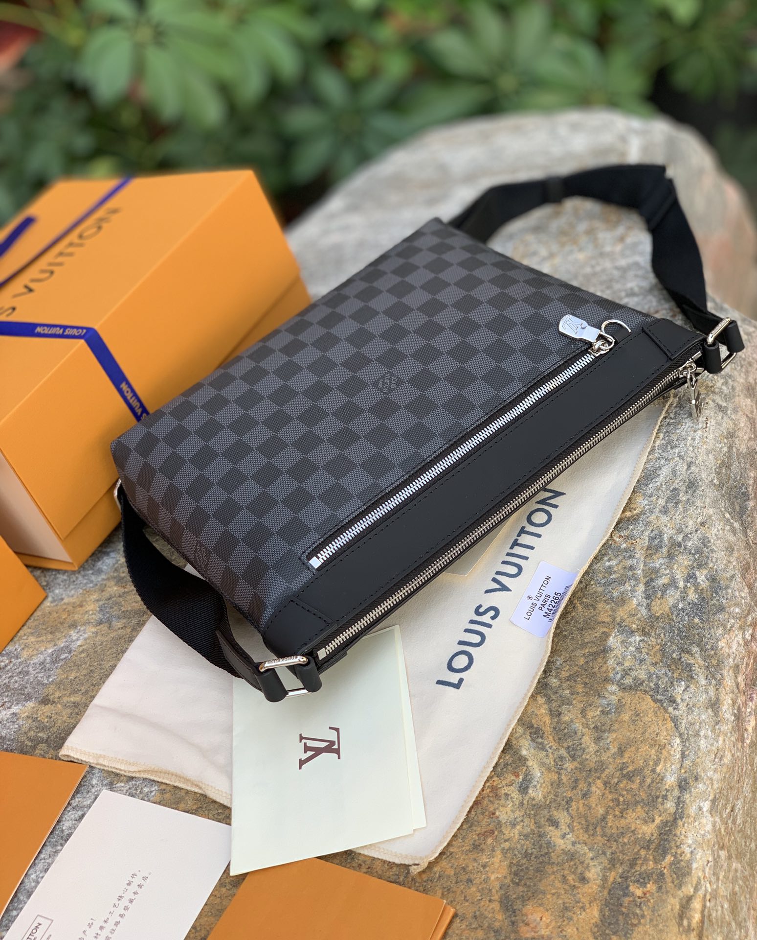 非市场普通货 进口皮料半钢五金 m40003尺寸33 x 25.5 x 9 CM百分百原厂渠道！商务男士