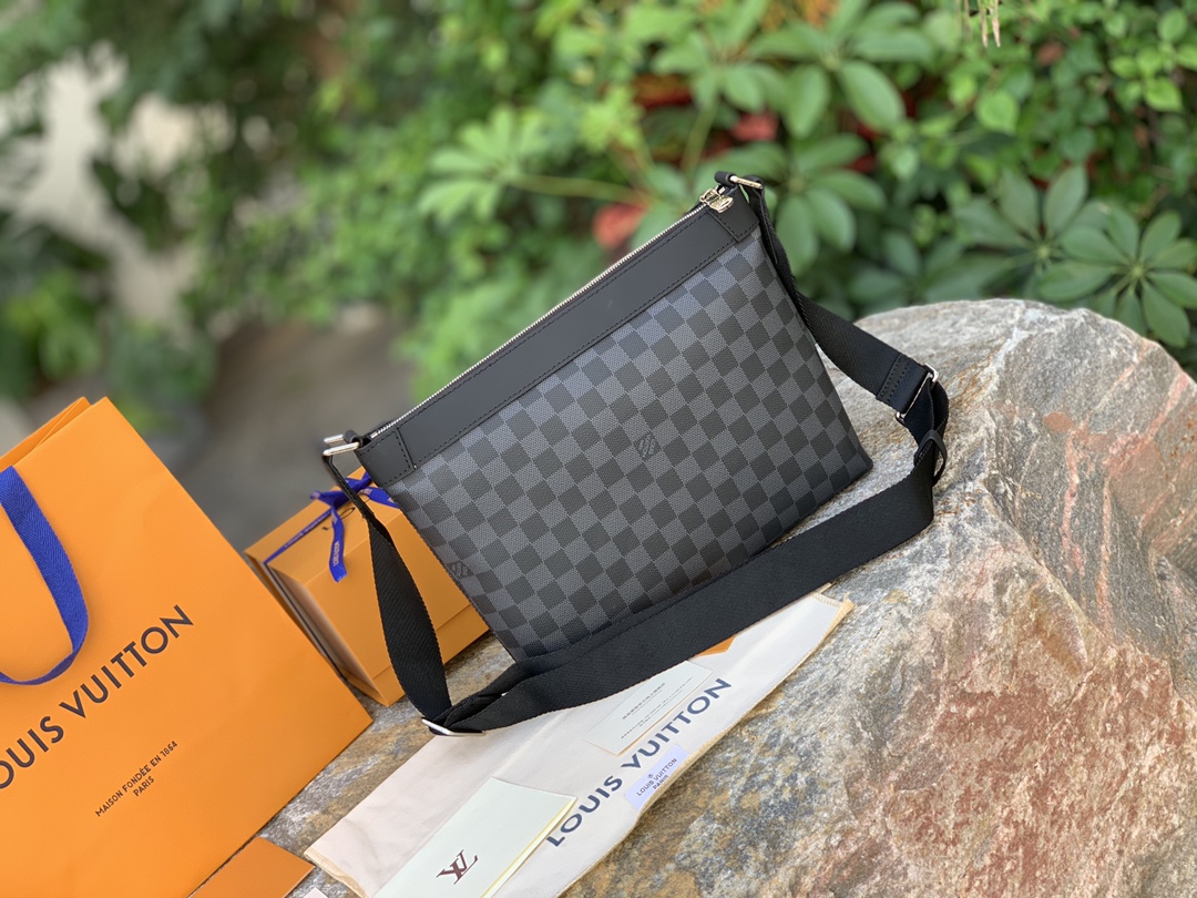 非市场普通货 进口皮料半钢五金 m40003尺寸33 x 25.5 x 9 CM百分百原厂渠道！商务男士