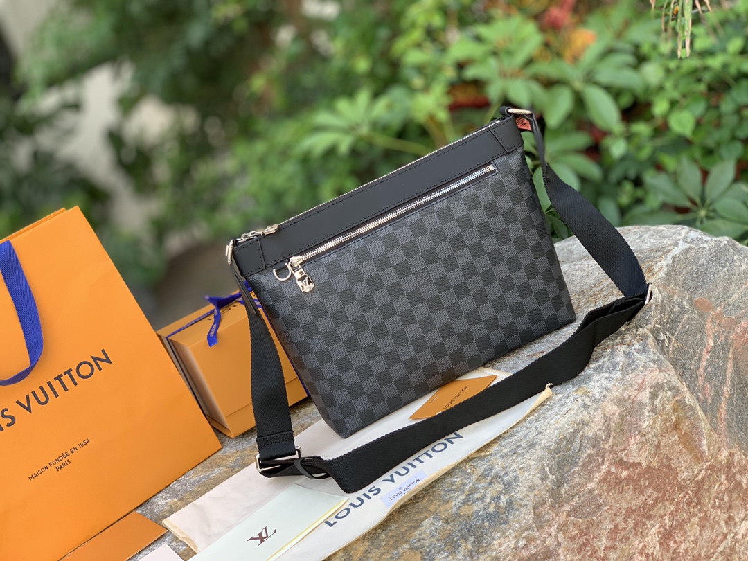 非市场普通货 进口皮料半钢五金 m40003尺寸33 x 25.5 x 9 CM百分百原厂渠道！商务男士