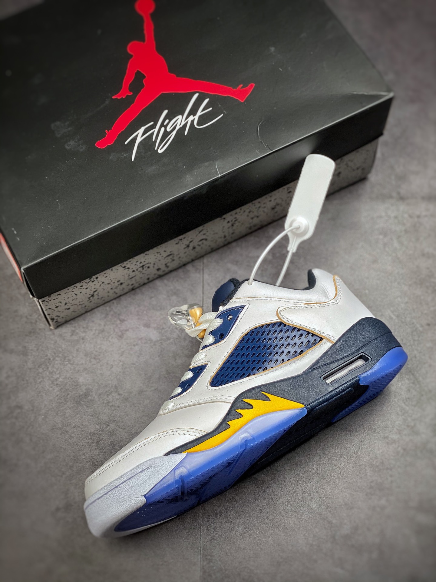 260 Air Jordan 5 Retro Low 火焰白蓝黄 819171-135