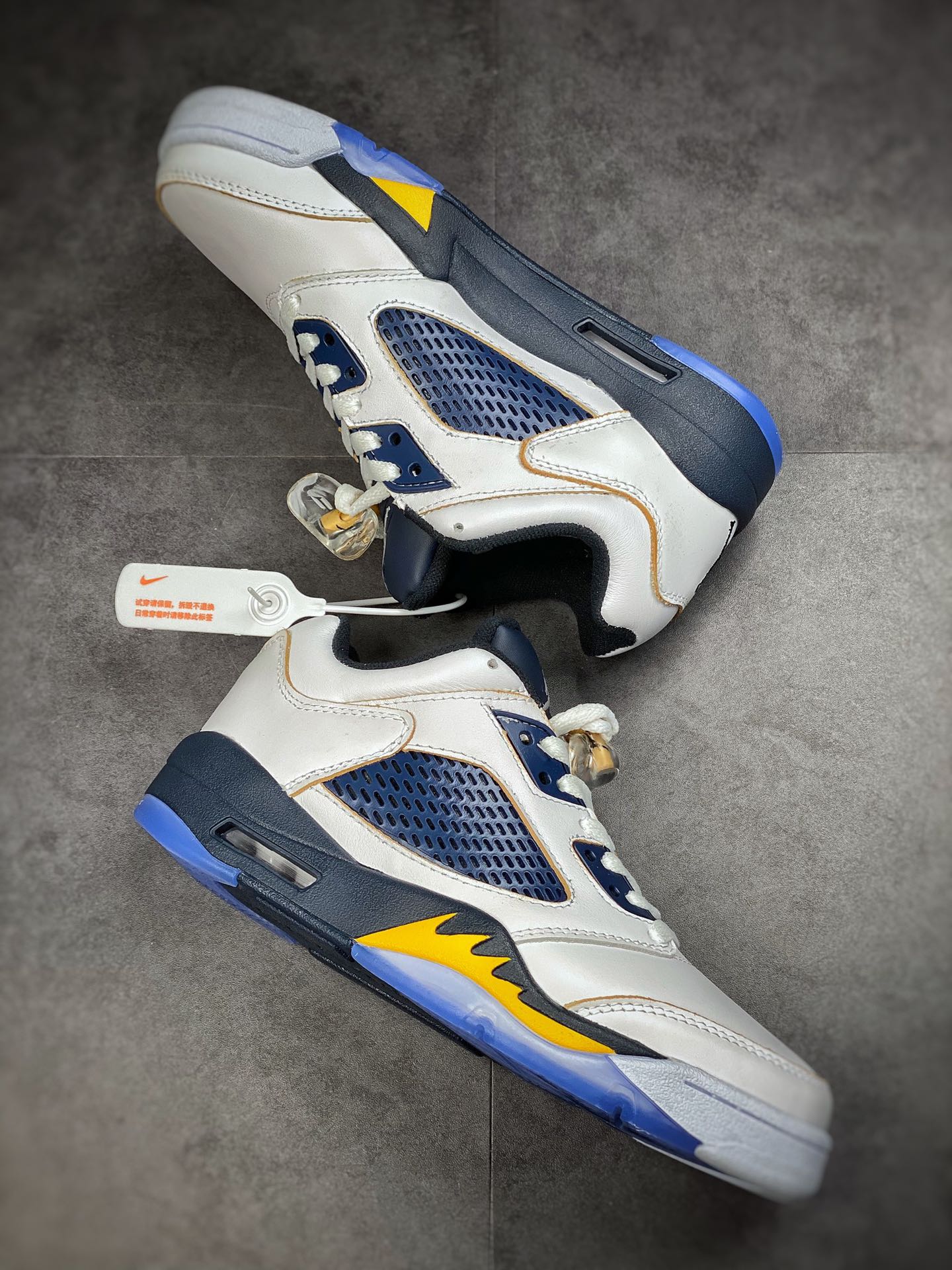 260 Air Jordan 5 Retro Low 火焰白蓝黄 819171-135