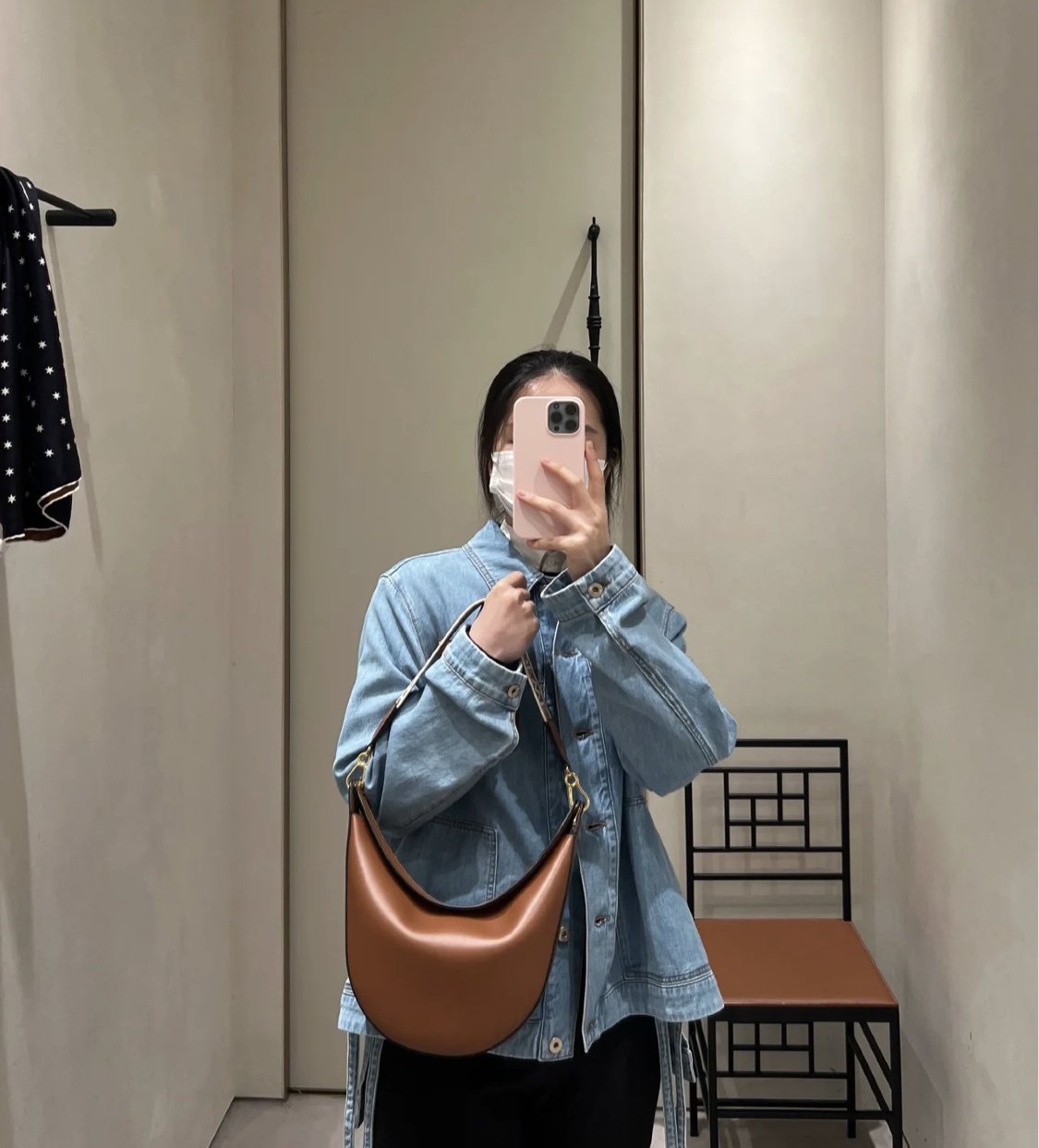 LOEWE罗意威 Luna 半月包 0676焦糖色