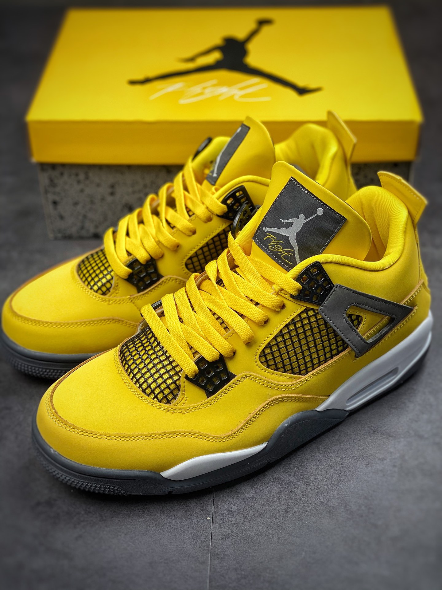 240 Air Jordan 4 Retro Tour Yellow 黑黄电母 CT8527-700