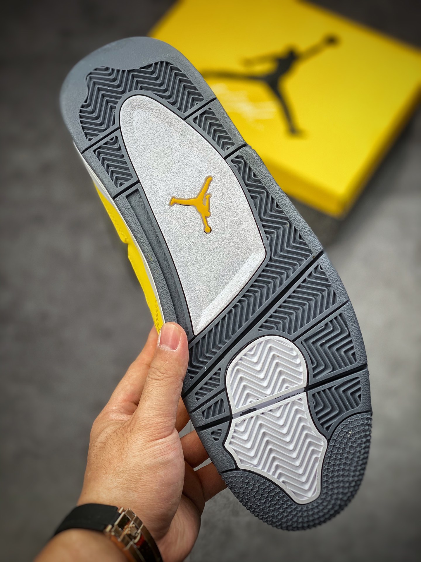 240 Air Jordan 4 Retro Tour Yellow 黑黄电母 CT8527-700