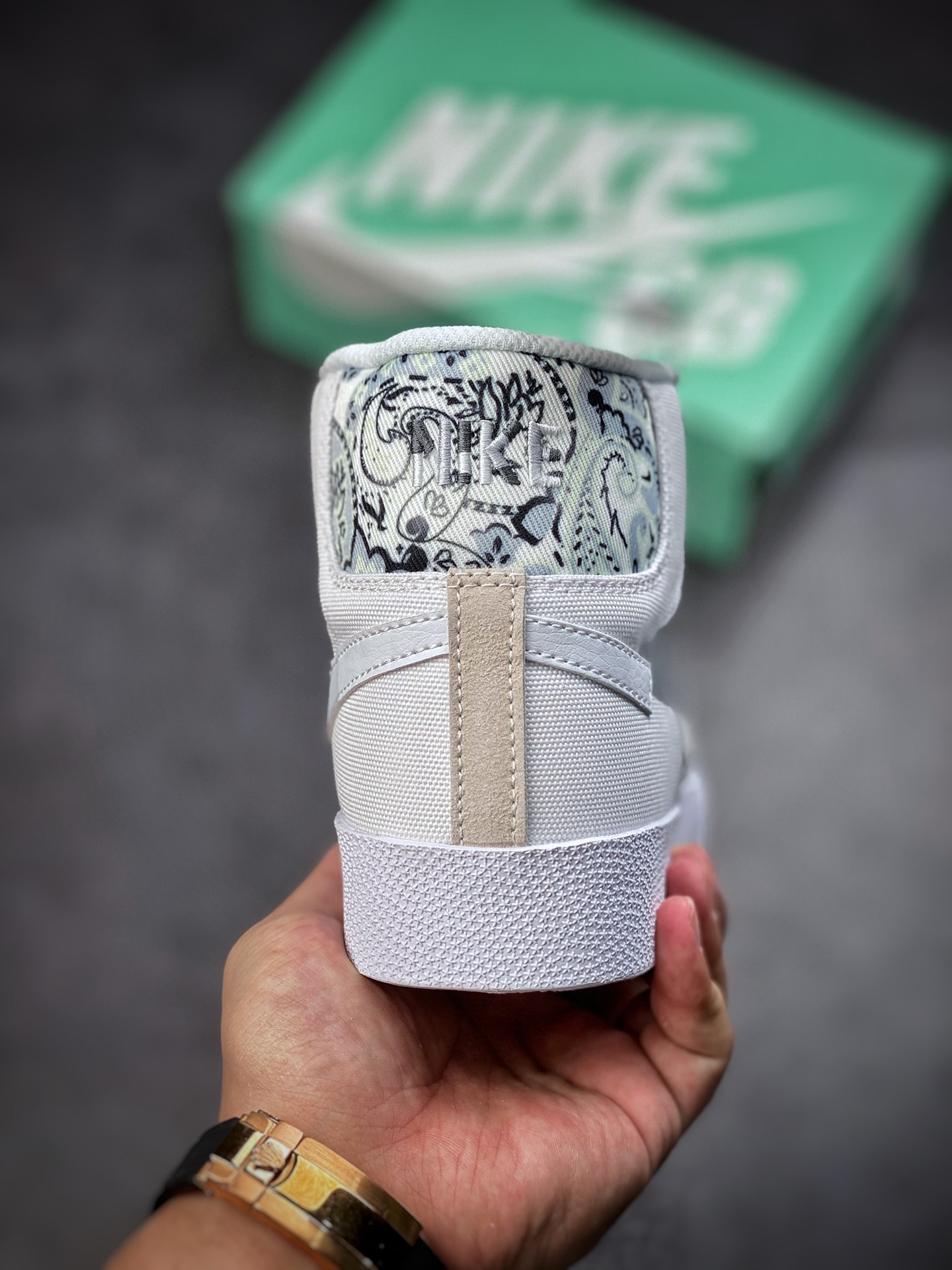 170 Nike SB Zoom Blazer Mid 灰白花卉 经典百搭中帮开拓者休闲运动板鞋 DM0859-100
