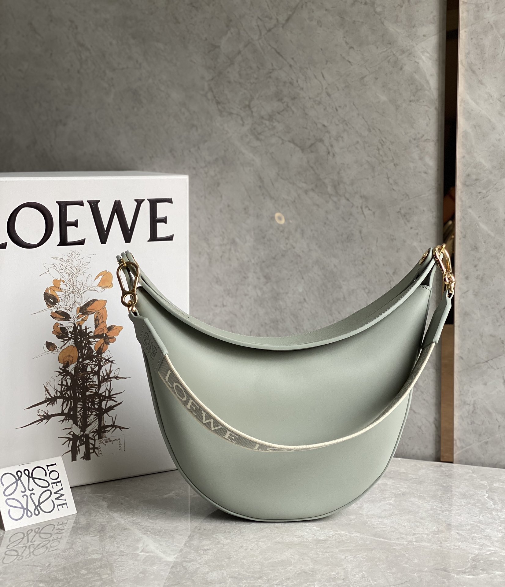 LOEWE罗意威 Luna 半月包 0676雾霾蓝