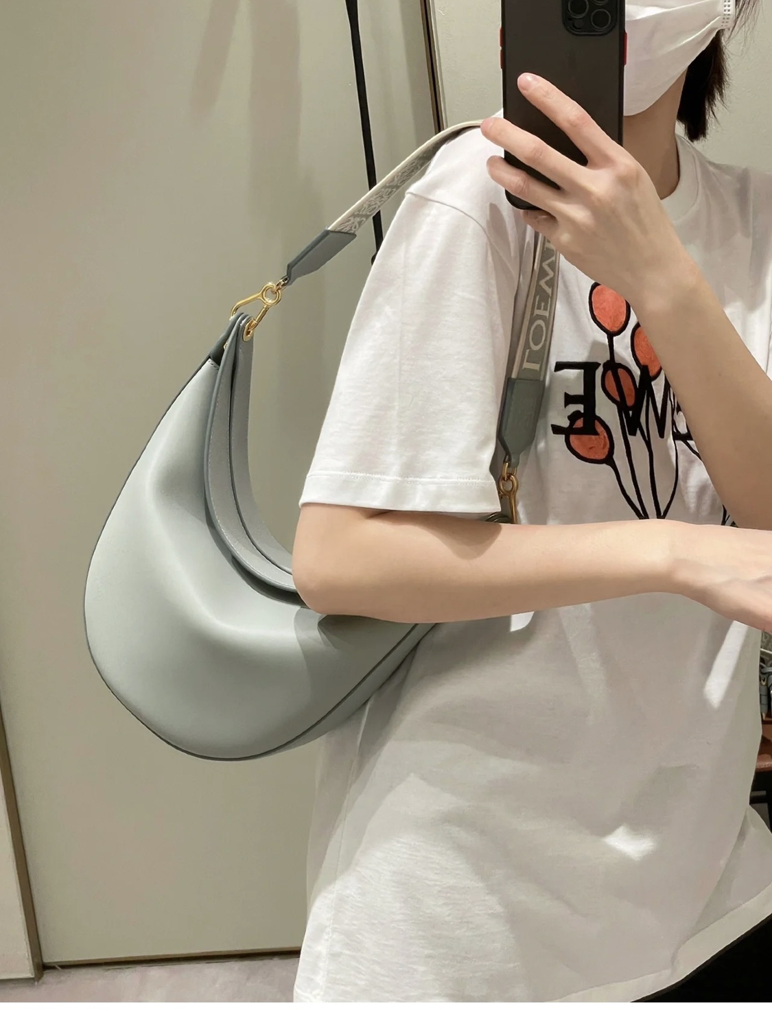 LOEWE罗意威 Luna 半月包 0676雾霾蓝