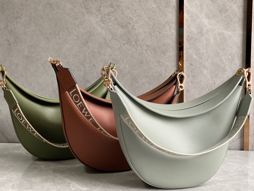 LOEWE罗意威 Luna 半月包 0676雾霾蓝